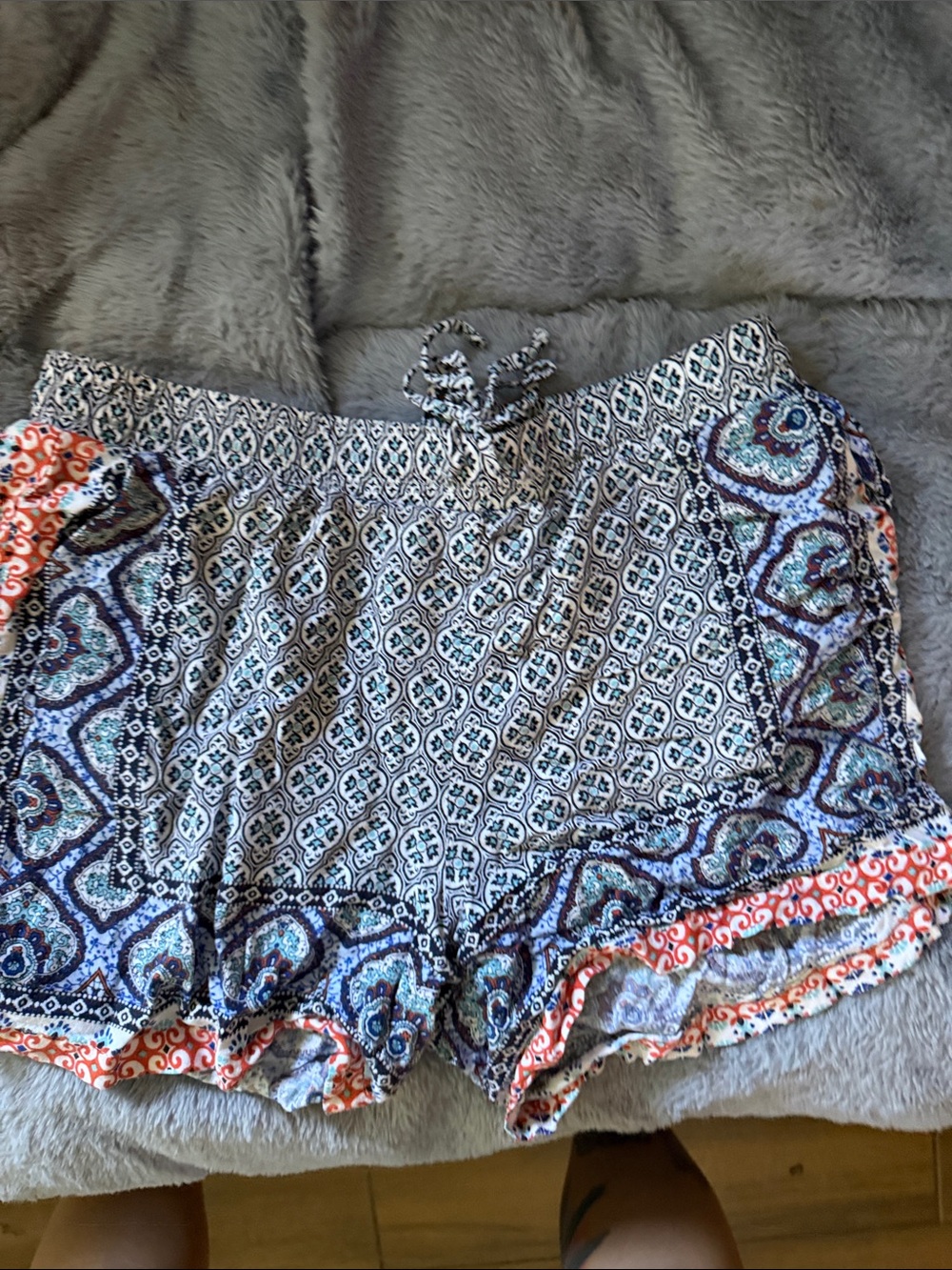 Printed Elastic-Waist Women's Shorts in Blue Multi petite size small Dept 222
